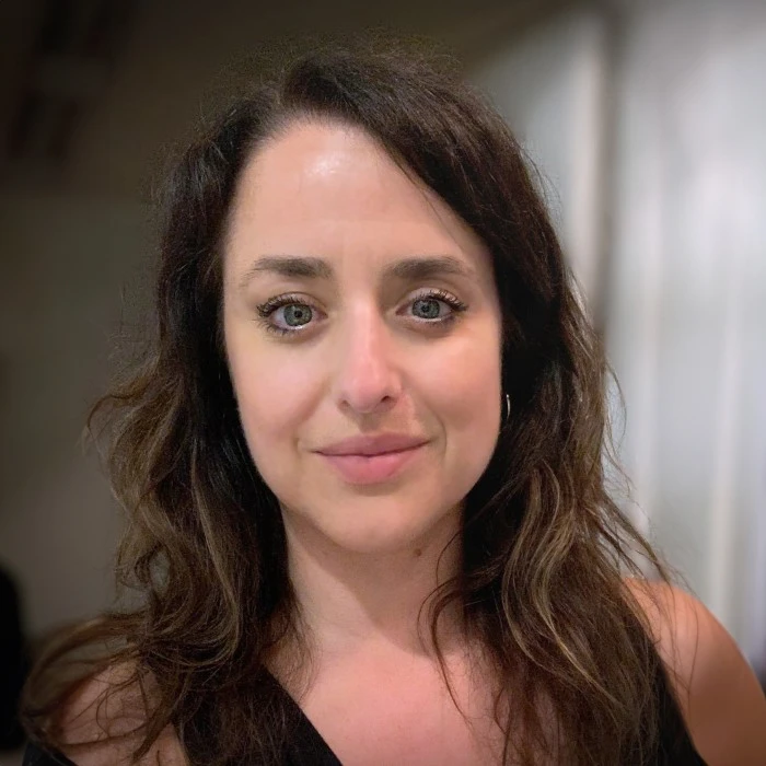 Larissa Headshot 700×700 Larissa Headshot 700x700